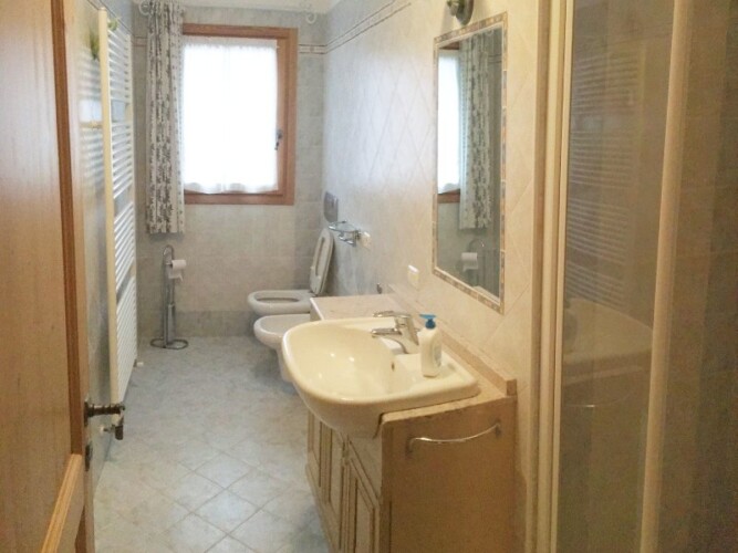 bagno baita Planezza in Trentino