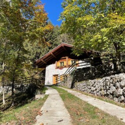 Baita Le Mase accesso stradina