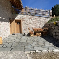 baita Lavarone Trentino giardino