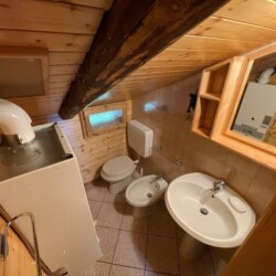 bagno baita Borgo La Fitta