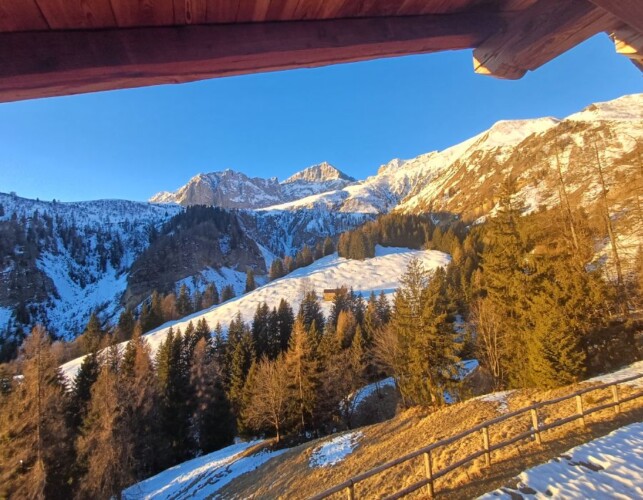 vista esterna sulle montagne
