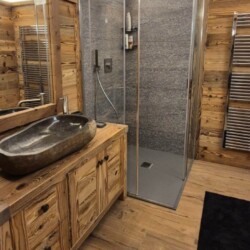 bagno con doccia baita Jamon Caderzone Terme