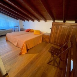 camera matrimoniale casa del Sognatore Teglio Lombardia
