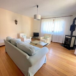 salotto con stufa a legna casa del Sognatore Lombardia