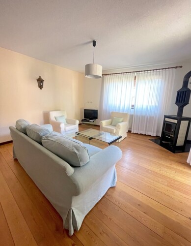 salotto con stufa a legna casa del Sognatore Lombardia